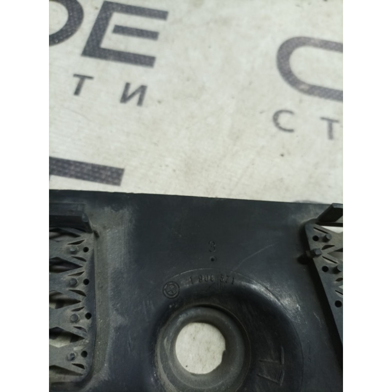 Решетка обдува лобового стекла (салон) BMW 3-series E30 51131904571