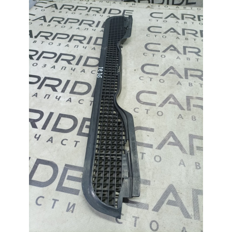 Решітка обдуву лобового скла (салон) BMW 3-series E36 M40B18 51131977679