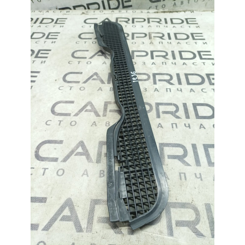 Решітка обдуву лобового скла (салон) BMW 3-series E36 M40B18 51131977679