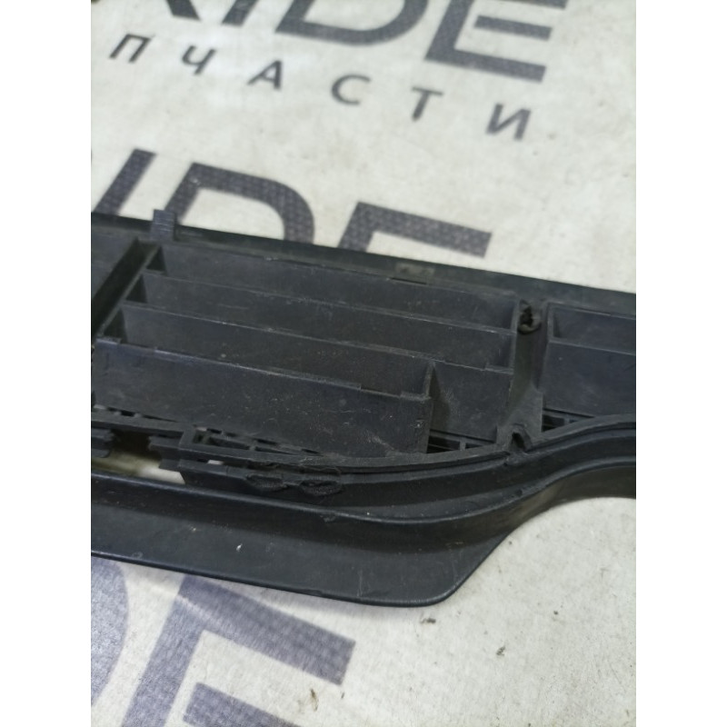 Решітка обдуву лобового скла (салон) BMW 3-series E36 M40B18 51131977679