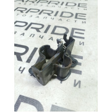 Замок капота