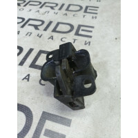 Замок капота