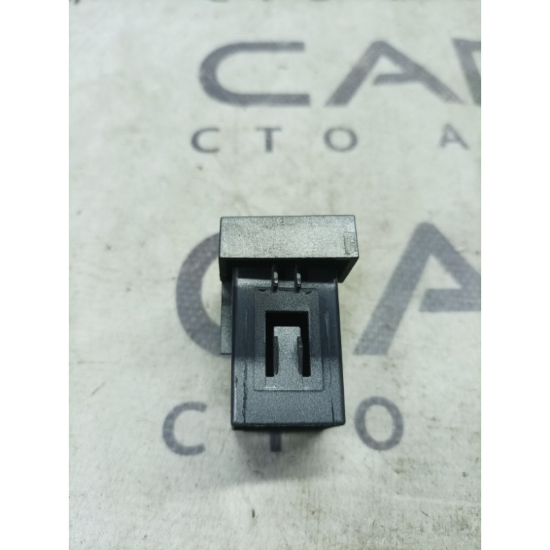 Заглушка центральної консолі (салон) Opel Vectra C 09185912