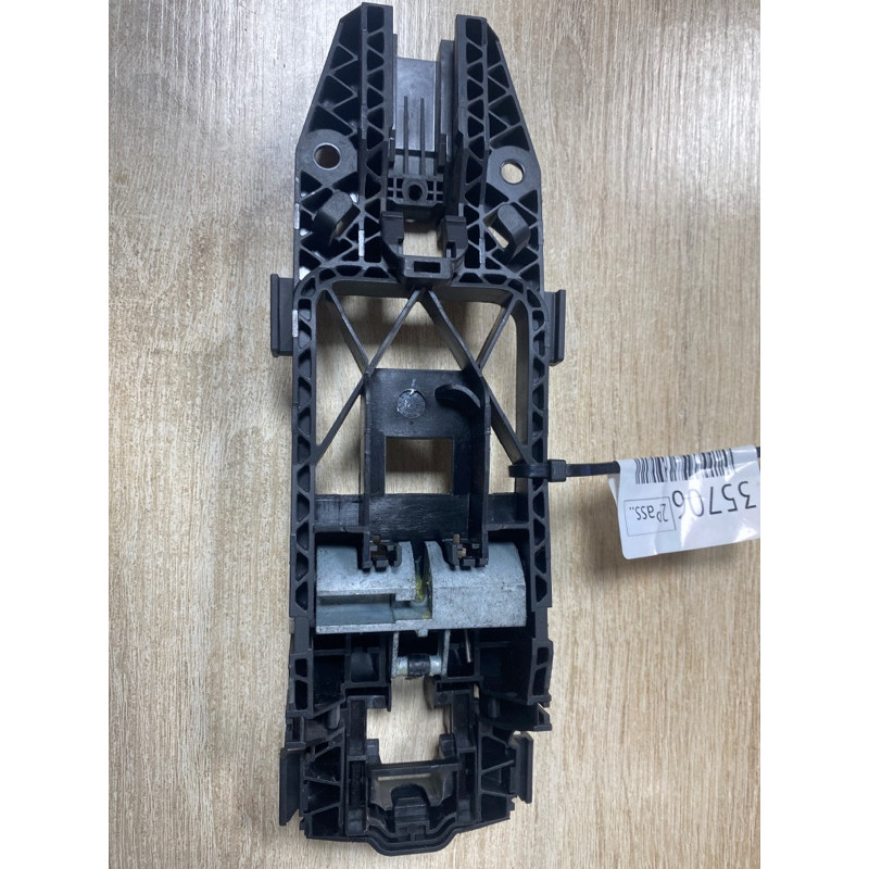 Кронштейн ручки двери (кузов и элементы) Volkswagen Passat B7 2014 1.8 5N0839885H