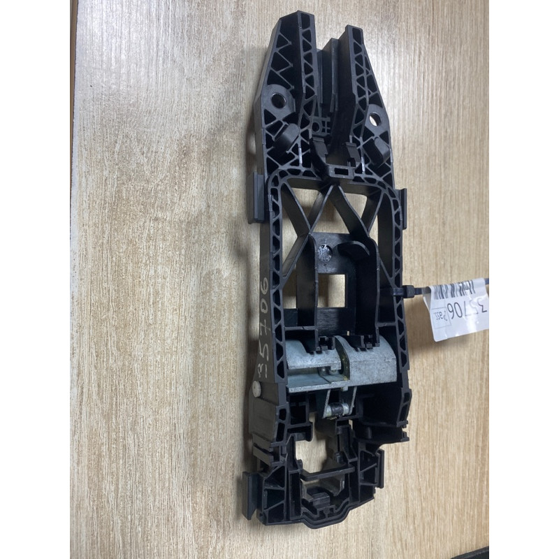 Кронштейн ручки двери (кузов и элементы) Volkswagen Passat B7 2014 1.8 5N0839885H