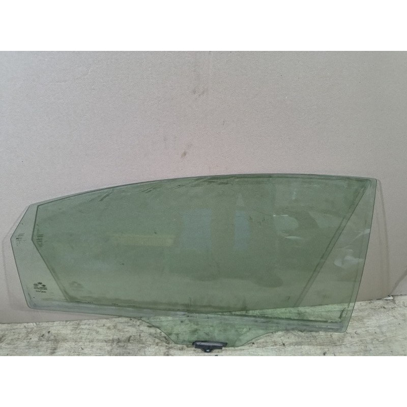 Стекло (кузов и элементы) Hyundai Sonata YF 834203S010