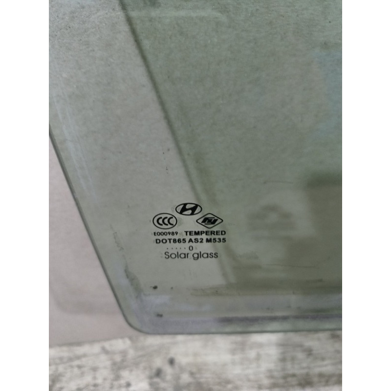 Стекло (кузов и элементы) Hyundai Sonata YF 834203S010