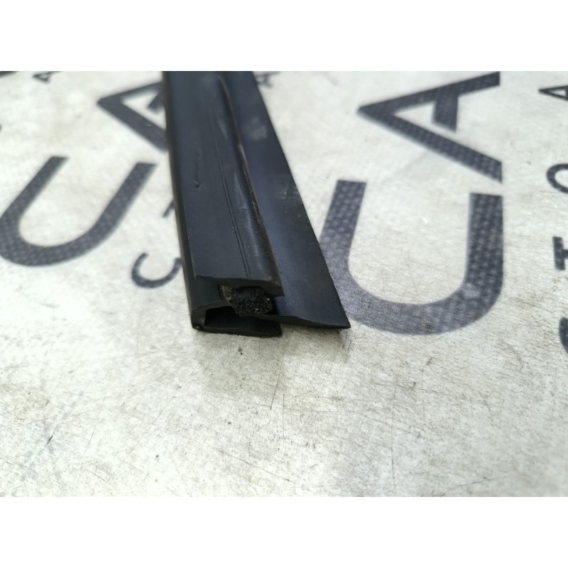 Молдинг стекла внутренний (наружные элементы кузова) Hyundai Sonata YF 822413S000