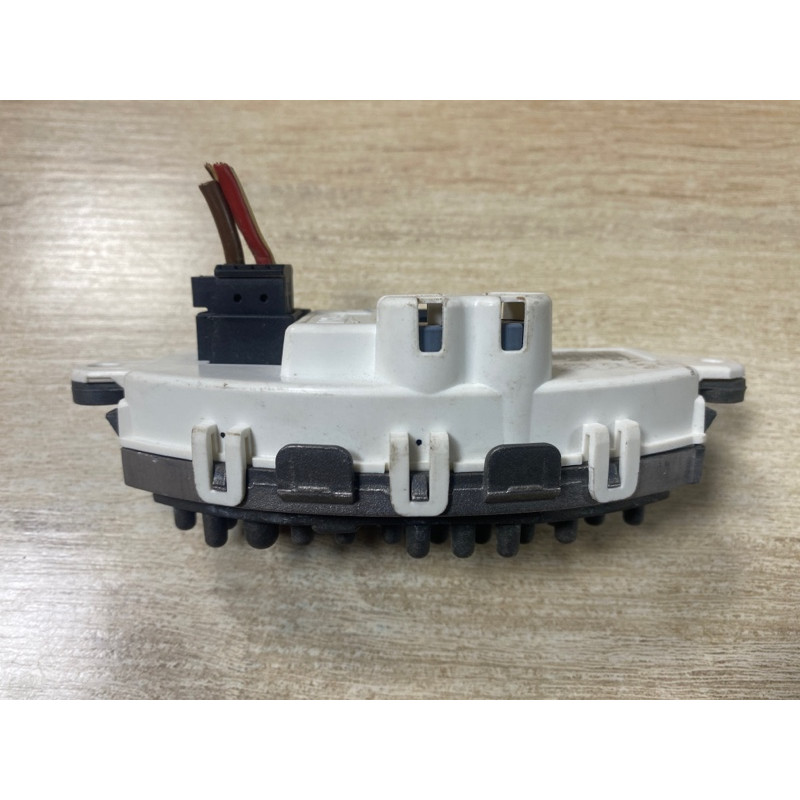 Резистор пічки (обігрів та кондиціювання.) BMW 3-series F30 2014 N20B20 64119276112