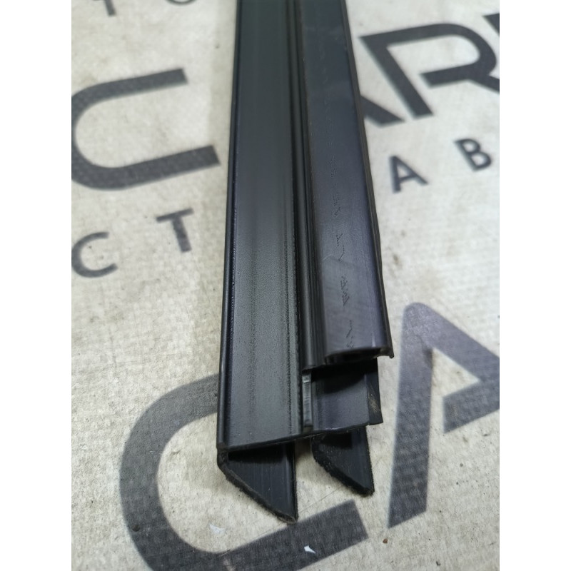 Молдинг стекла внутренний (наружные элементы кузова) Jeep Cherokee KL 2014 3.2 68103097ac