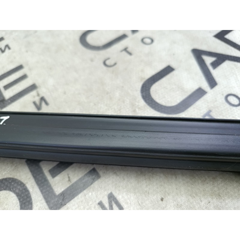 Молдинг стекла внутренний (наружные элементы кузова) Jeep Cherokee KL 2014 3.2 68103097ac