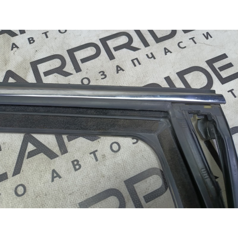Молдинг скла (кузов і елементи) Jeep Cherokee KL 2014 3.2 68442231AA