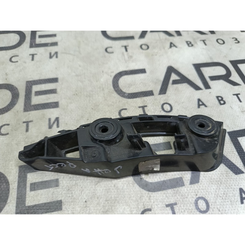 Крепление бампера (кузов и элементы) Volkswagen Jetta A6 5c6807184a