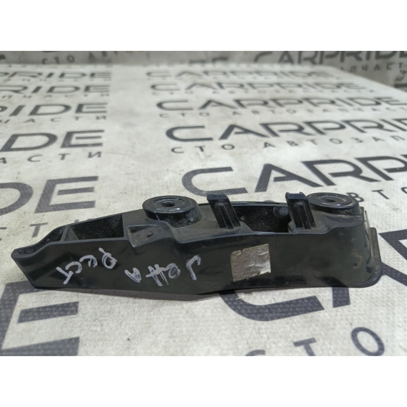 Крепление бампера (кузов и элементы) Volkswagen Jetta A6 5c6807184a