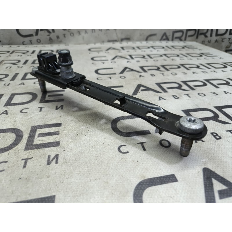 Кронштейн ремня безопасности (салон) Jeep Cherokee Trailhawk 2014 2.4 68102 536AA