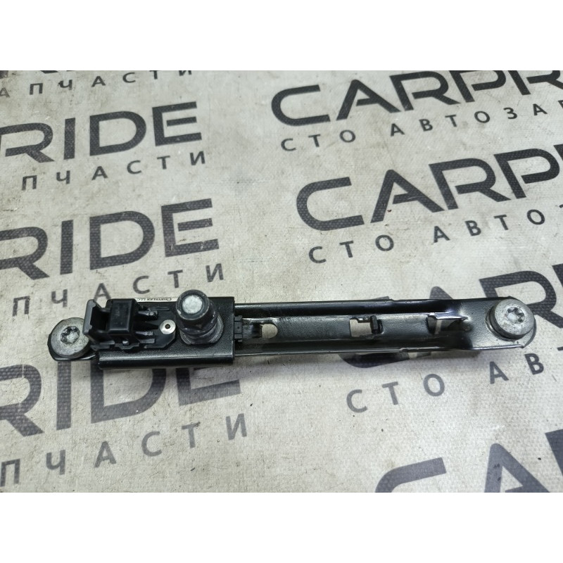 Кронштейн ремня безопасности (салон) Jeep Cherokee Trailhawk 2014 2.4 68102 536AA