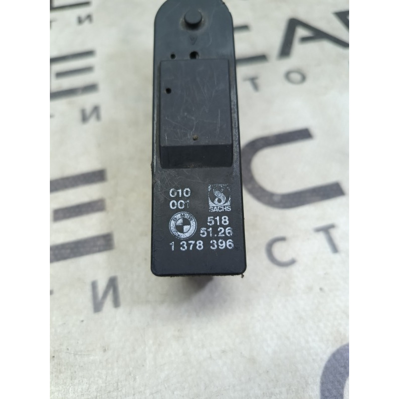 Привод замка багажника (электрика) BMW 7-series E32 51261378396