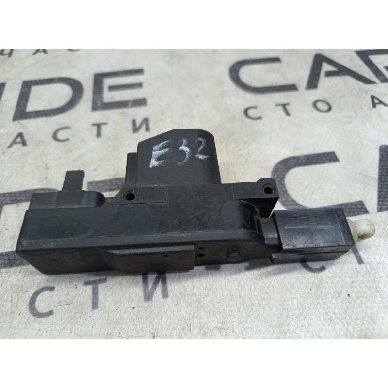 Привод замка багажника (электрика) BMW 7-series E32 51268350181