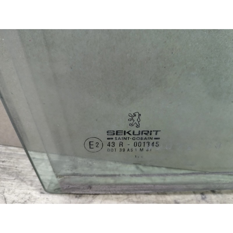 Стекло (кузов и элементы) PEUGEOT 607 1 2002 3.0i V6 9204H4