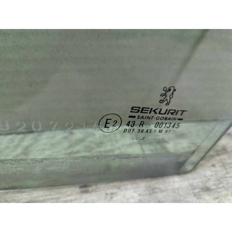 Стекло (кузов и элементы) PEUGEOT 607 1 2002 3.0i V6 9203FF