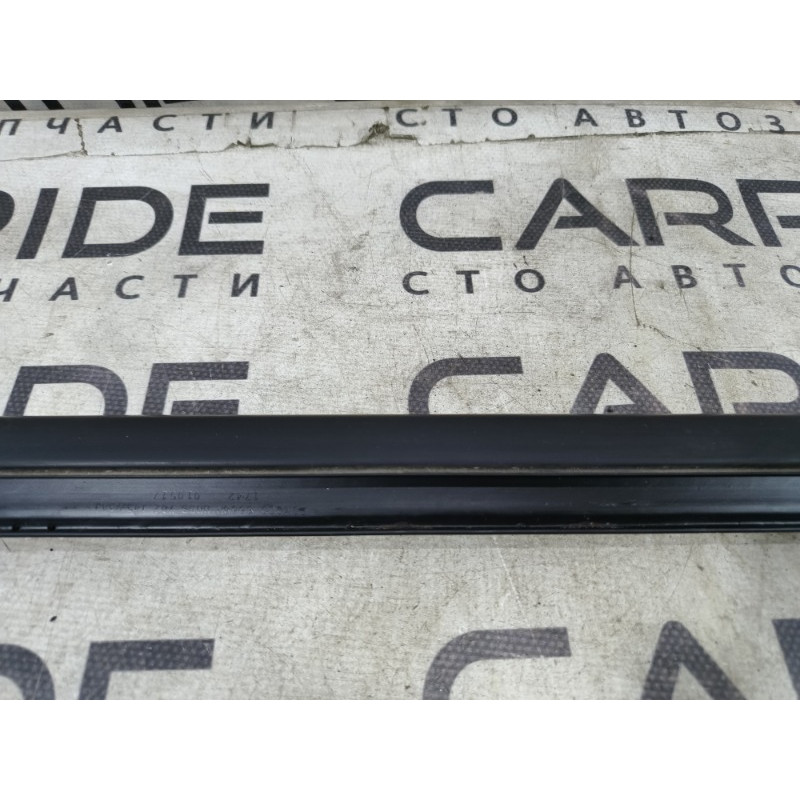 Молдинг стекла (кузов и элементы) Ford Explorer MK5 bb537821452