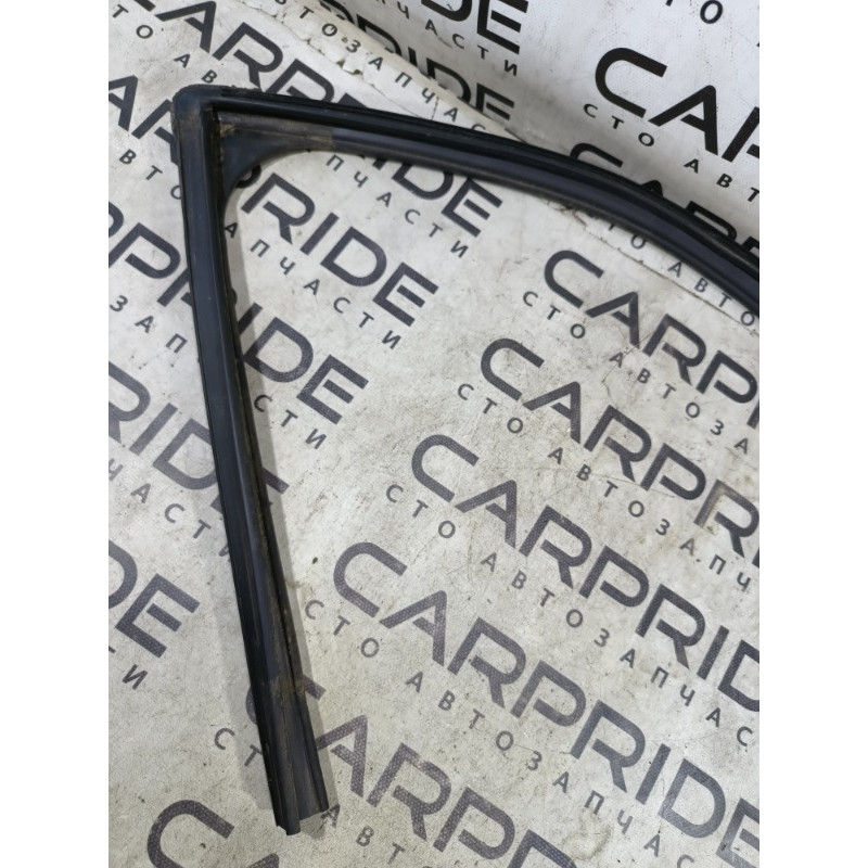 Уплотнитель стекла двери (кузов и элементы) Ford Explorer MK5