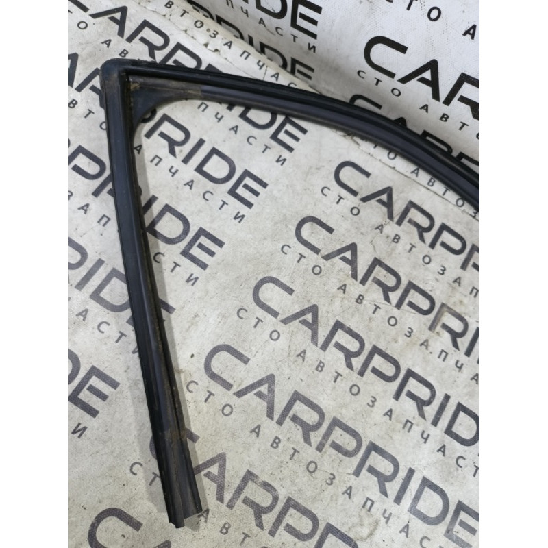 Уплотнитель стекла двери (кузов и элементы) Ford Explorer MK5