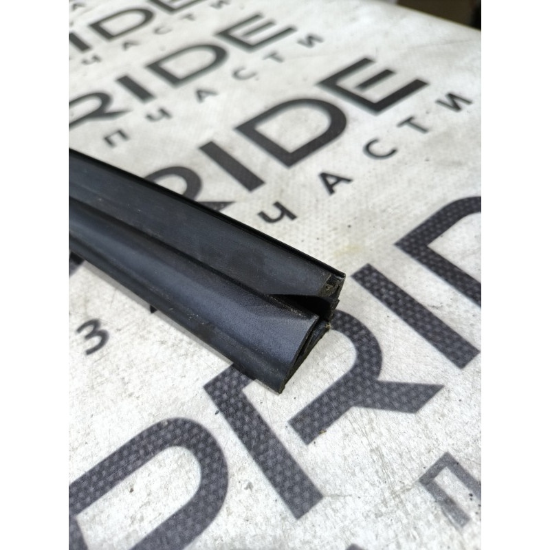 Уплотнитель стекла двери (кузов и элементы) Ford Explorer MK5