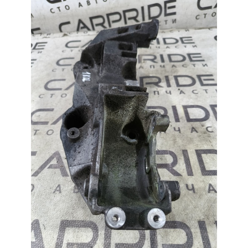 Кронштейн генератора (кронштейны двигателя) RENAULT Koleos HY 2008 2.0 8200527320