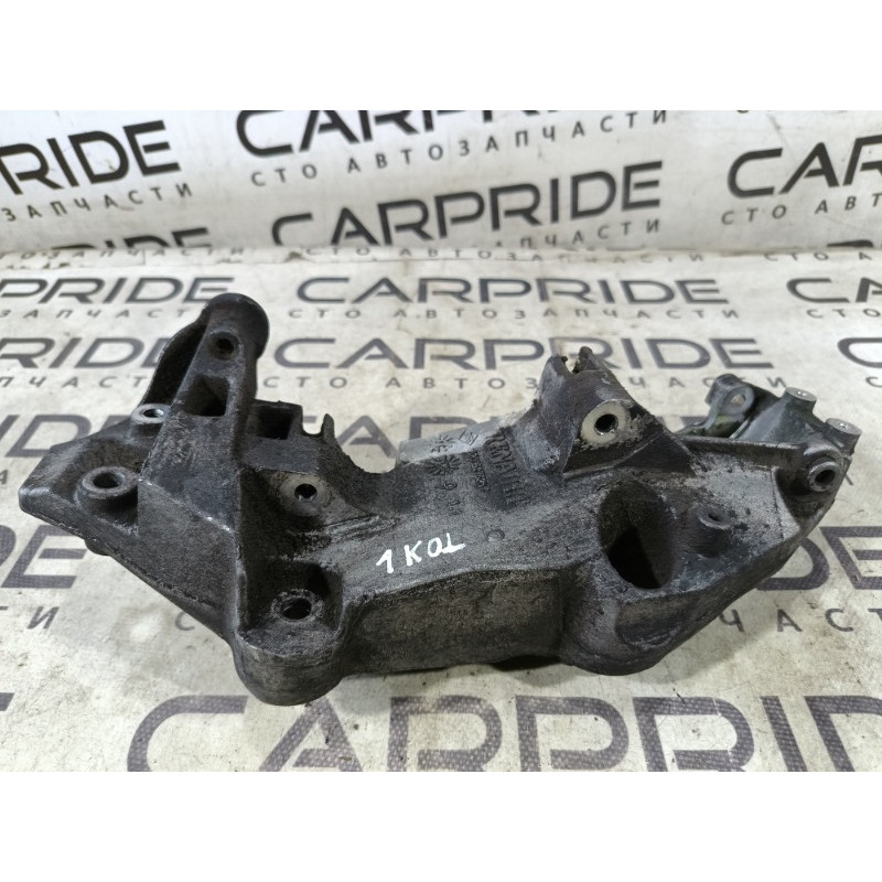 Кронштейн генератора (кронштейны двигателя) RENAULT Koleos HY 2008 2.0 8200527320