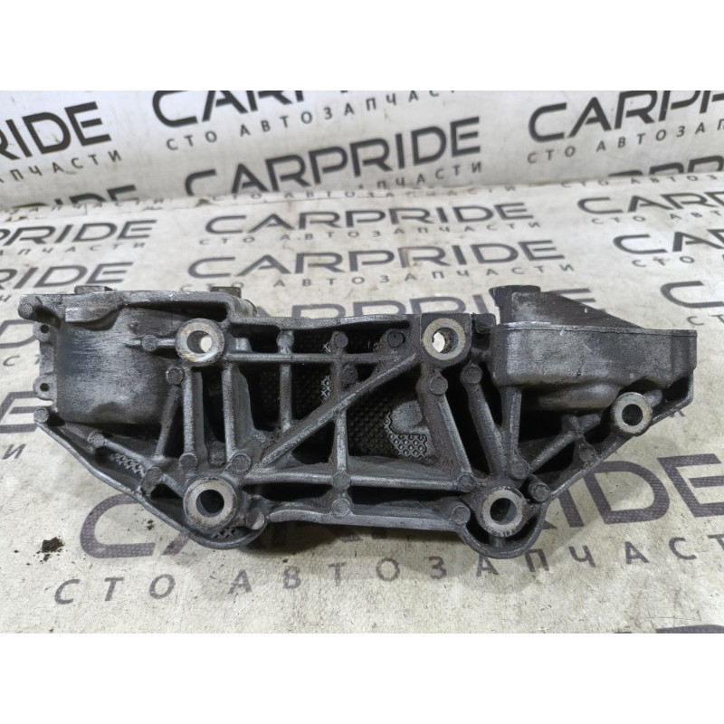 Кронштейн генератора (кронштейны двигателя) RENAULT Koleos HY 2008 2.0 8200527320