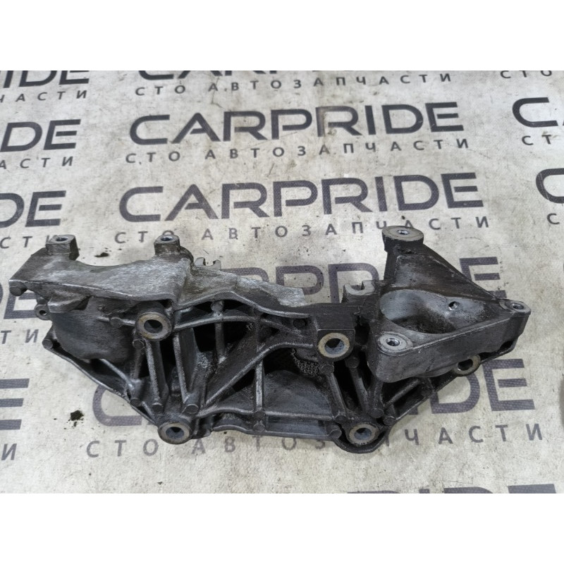 Кронштейн генератора (кронштейны двигателя) RENAULT Koleos HY 2008 2.0 8200527320