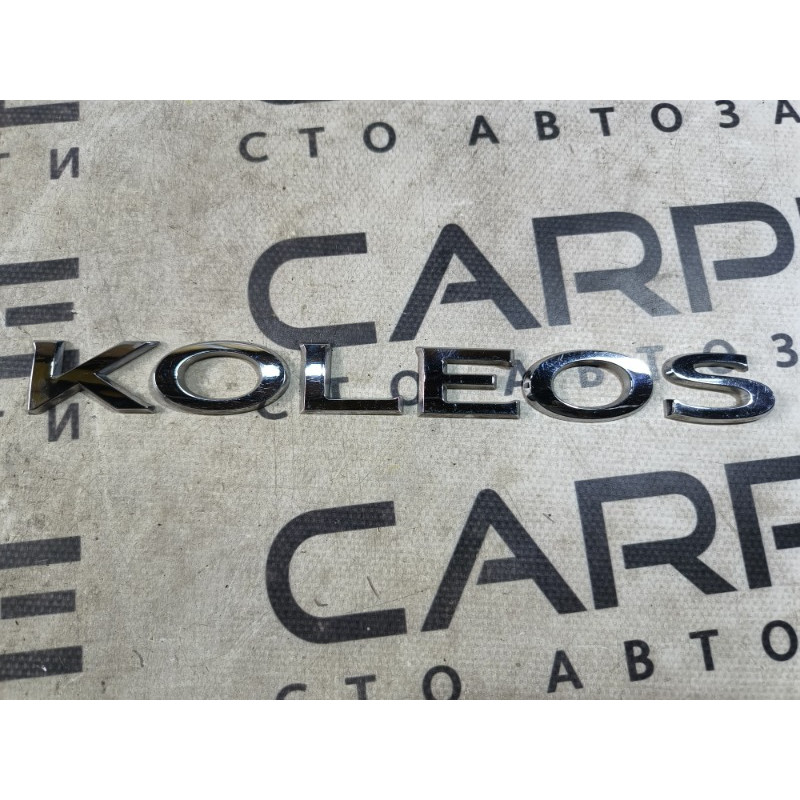 Эмблема (кузов и элементы) RENAULT Koleos HY 2008 2.0 90892JY00A