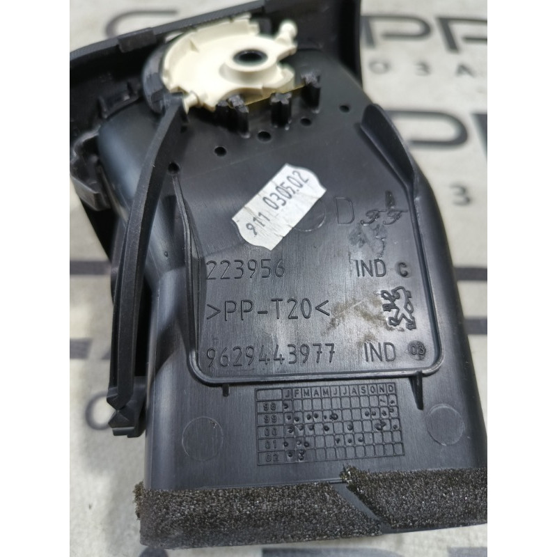 Дефлектор воздуховода (салон) PEUGEOT 607 1 2002 3.0i V6 9629443977