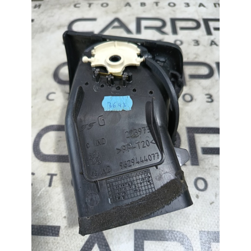 Дефлектор воздуховода (салон) PEUGEOT 607 1 2002 3.0i V6 9629444077