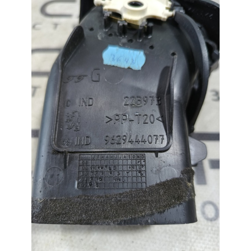 Дефлектор воздуховода (салон) PEUGEOT 607 1 2002 3.0i V6 9629444077