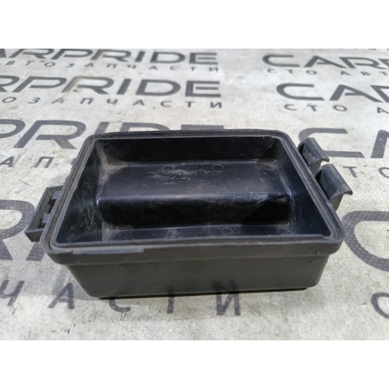 Кришка блоку реле (кузов і елементи) BMW 5-series E34 61131382420
