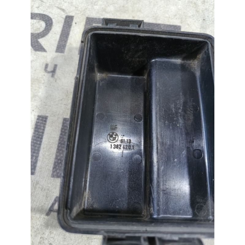 Кришка блоку реле (кузов і елементи) BMW 5-series E34 61131382420