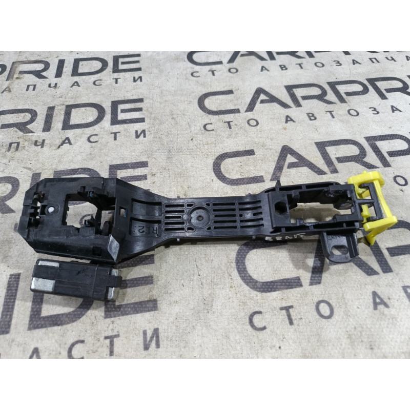 Кронштейн ручки двери (кузов и элементы) Subaru Forester SJ 62142SG000