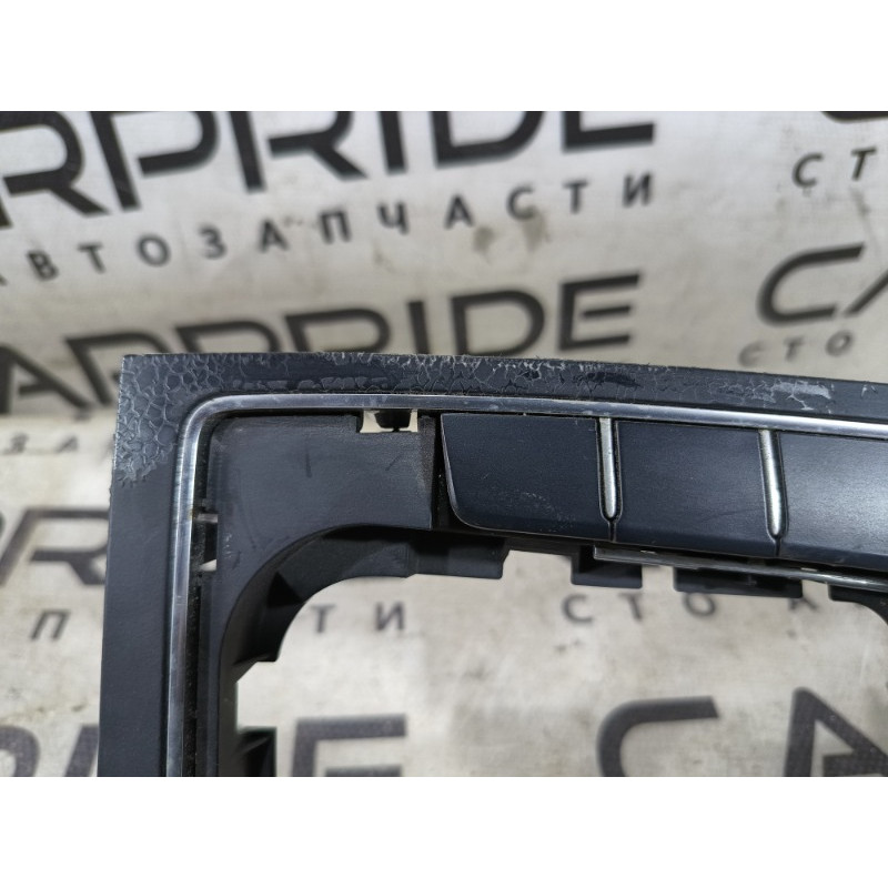 Накладка центральной консоли (салон) Volkswagen Passat B7 2013 2.5 561862534