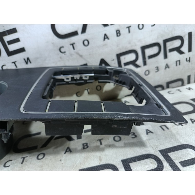 Накладка центральной консоли (салон) Volkswagen Passat B7 2013 2.5 561862534
