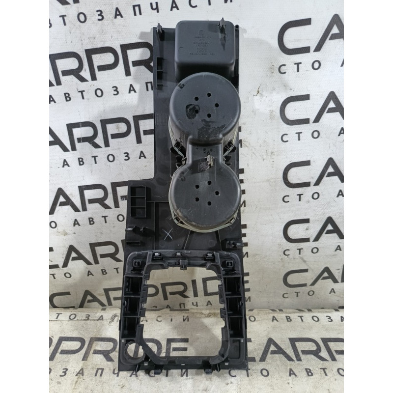 Накладка центральной консоли (салон) Volkswagen Passat B7 2013 2.5 561862534