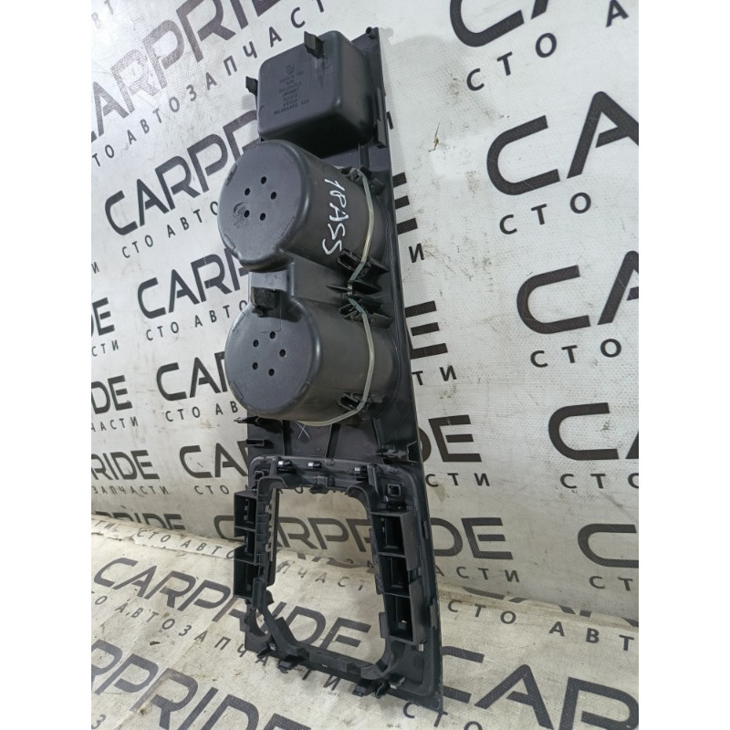 Накладка центральной консоли (салон) Volkswagen Passat B7 2013 2.5 561862534