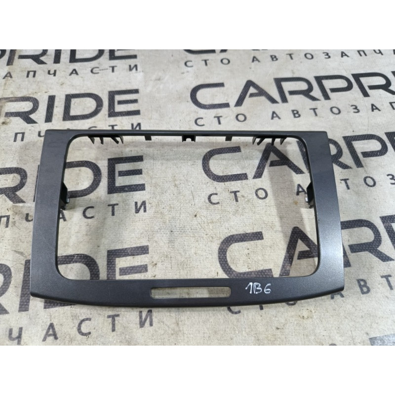 Рамка магнитофона (салон) Volkswagen Passat B6 2008 2.0 BKP 3c0858069m