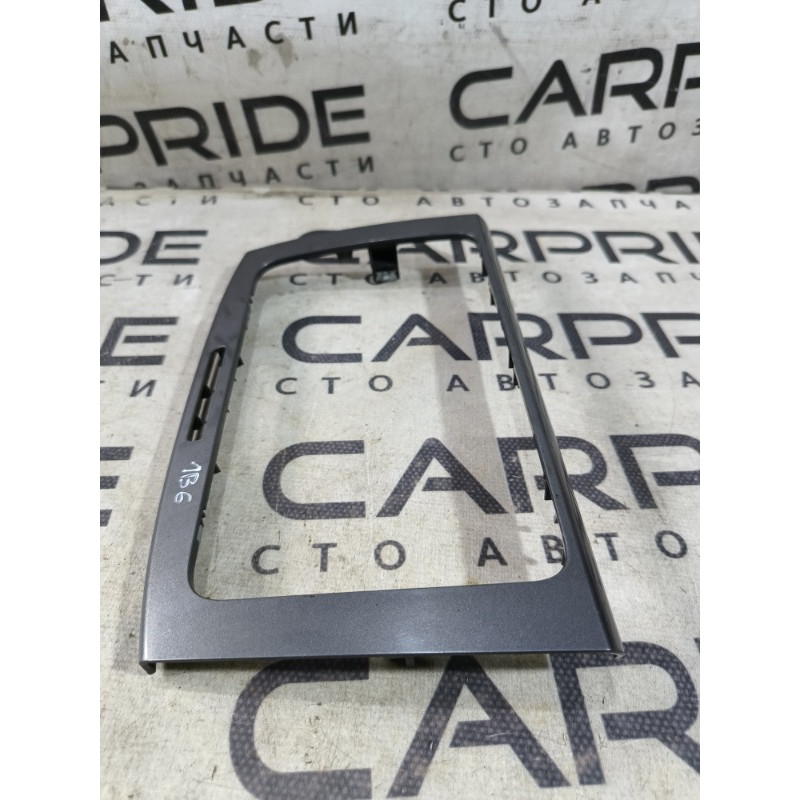 Рамка магнитофона (салон) Volkswagen Passat B6 2008 2.0 BKP 3c0858069m