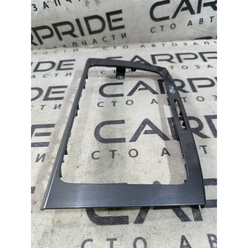 Рамка магнитофона (салон) Volkswagen Passat B6 2008 2.0 BKP 3c0858069m