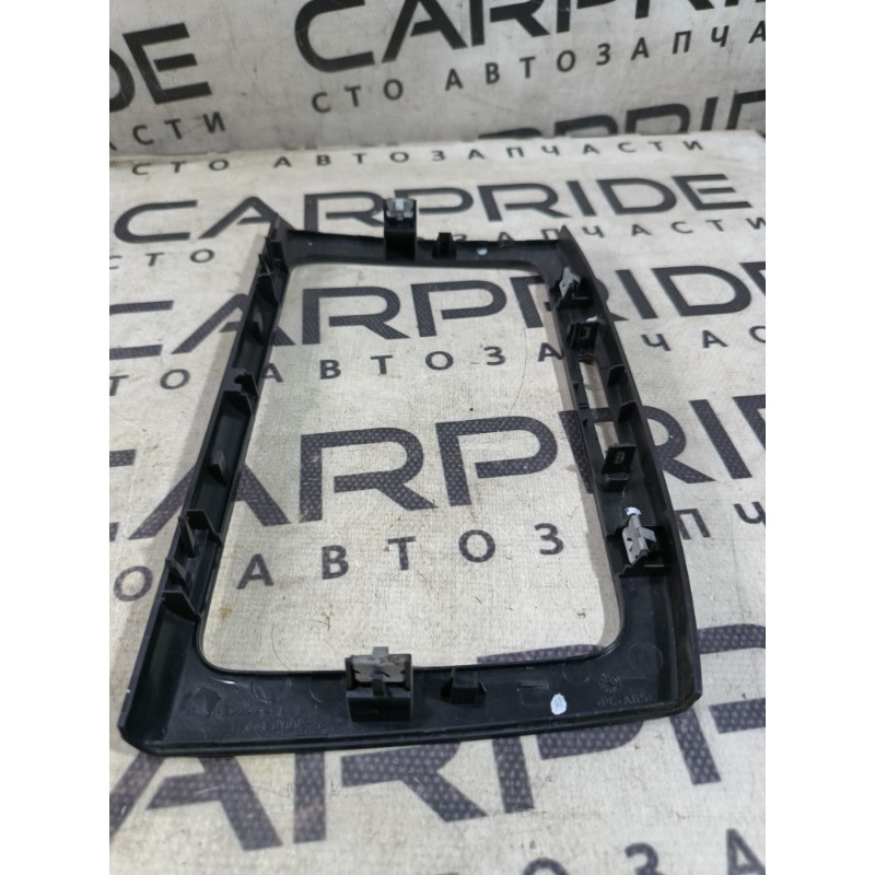 Рамка магнитофона (салон) Volkswagen Passat B6 2008 2.0 BKP 3c0858069m