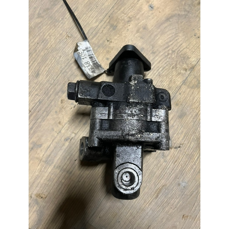 Насос гидроусилителя руля (рулевое управление) BMW 5-series E34 32411141250