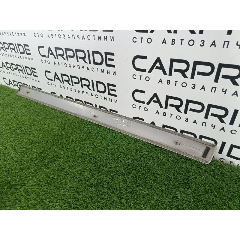 Молдинг двери внешний (кузов и элементы) Toyota Highlander XU20 7573248020