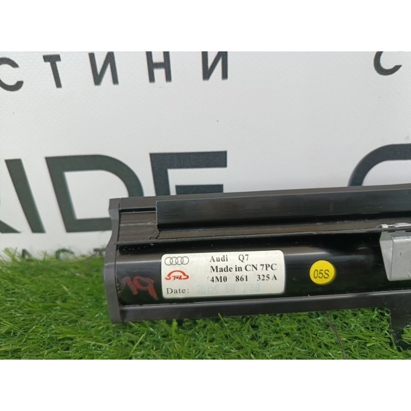 Солнцезащитная шторка (салон) Audi Q7 4M 2015 3.0 CRE 4M0861325BQBC